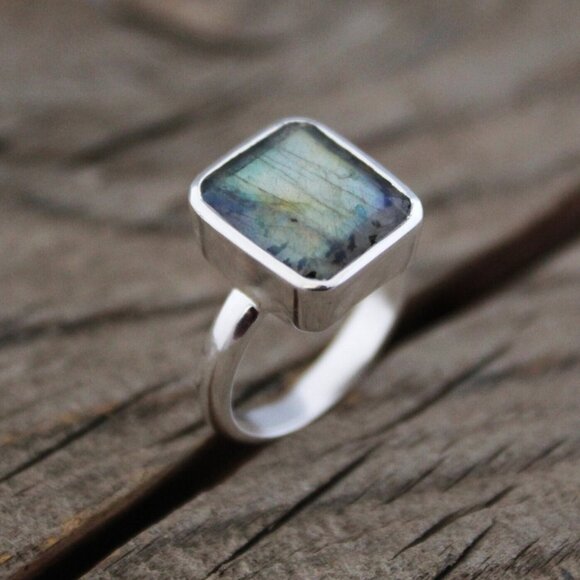 Handmade Labradorite Ring: 925 Sterling Silver Gemstone, Dainty Statement Ring - Picture 1 of 9